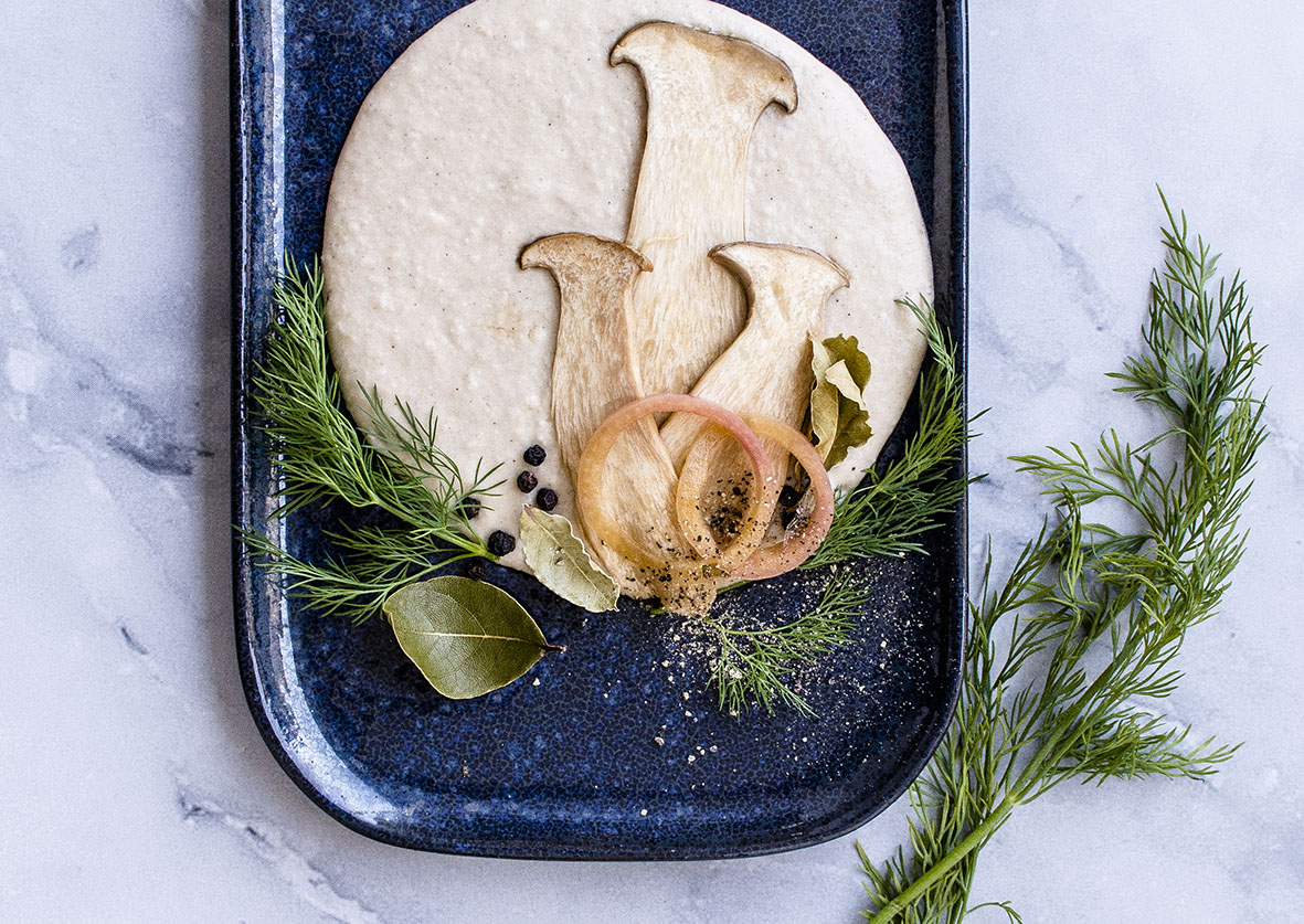 Eingelegte Pilze mit Bohnen-Hummus – Chestnut &amp; Sage